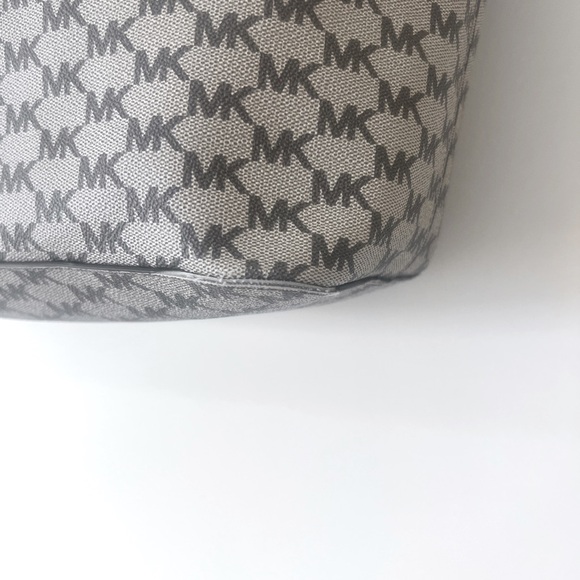 Michael Kors Emry Large Top Zip Tote - Picture 3 of 16